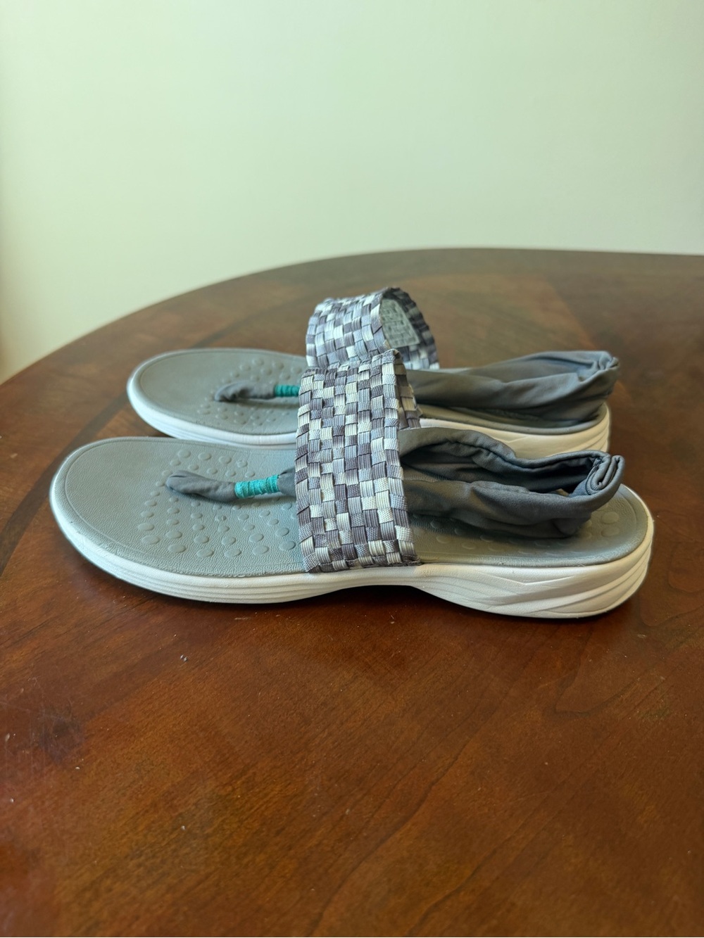 Vionic Serene Tia Orthopedic Active Sling Thong Sandals Women’s Size 9 Gray